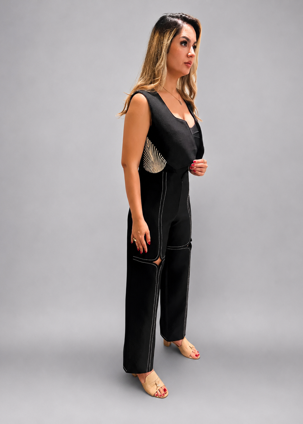 Woman wearing a black outfit with a white pattern on a gray background